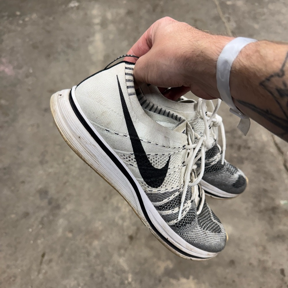 Nike Flyknit 2017 retro Black White release